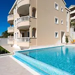 In Mit Grosser Terrasse By Interhome *