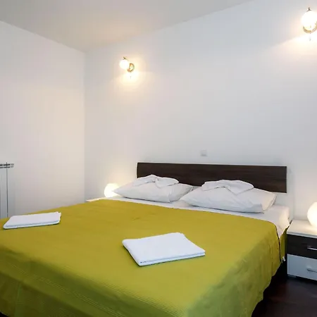 Apartman In Mit Grosser Terrasse By Interhome Dugi Rat