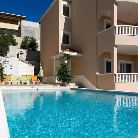 Apartman In Mit Grosser Terrasse By Interhome *