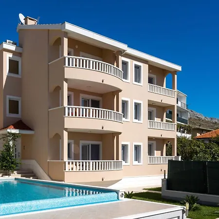In Mit Grosser Terrasse By Interhome Apartman *