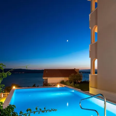 In Mit Grosser Terrasse By Interhome *