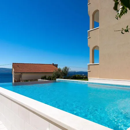 In Mit Grosser Terrasse By Interhome Apartman *