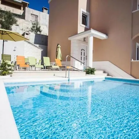 In Mit Grosser Terrasse By Interhome Apartman *