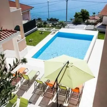 In Mit Grosser Terrasse By Interhome Apartman