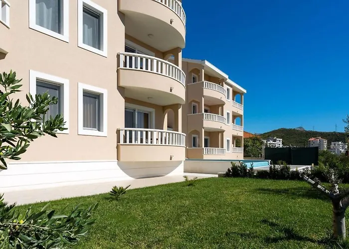 In Mit Grosser Terrasse By Interhome Dugi Rat